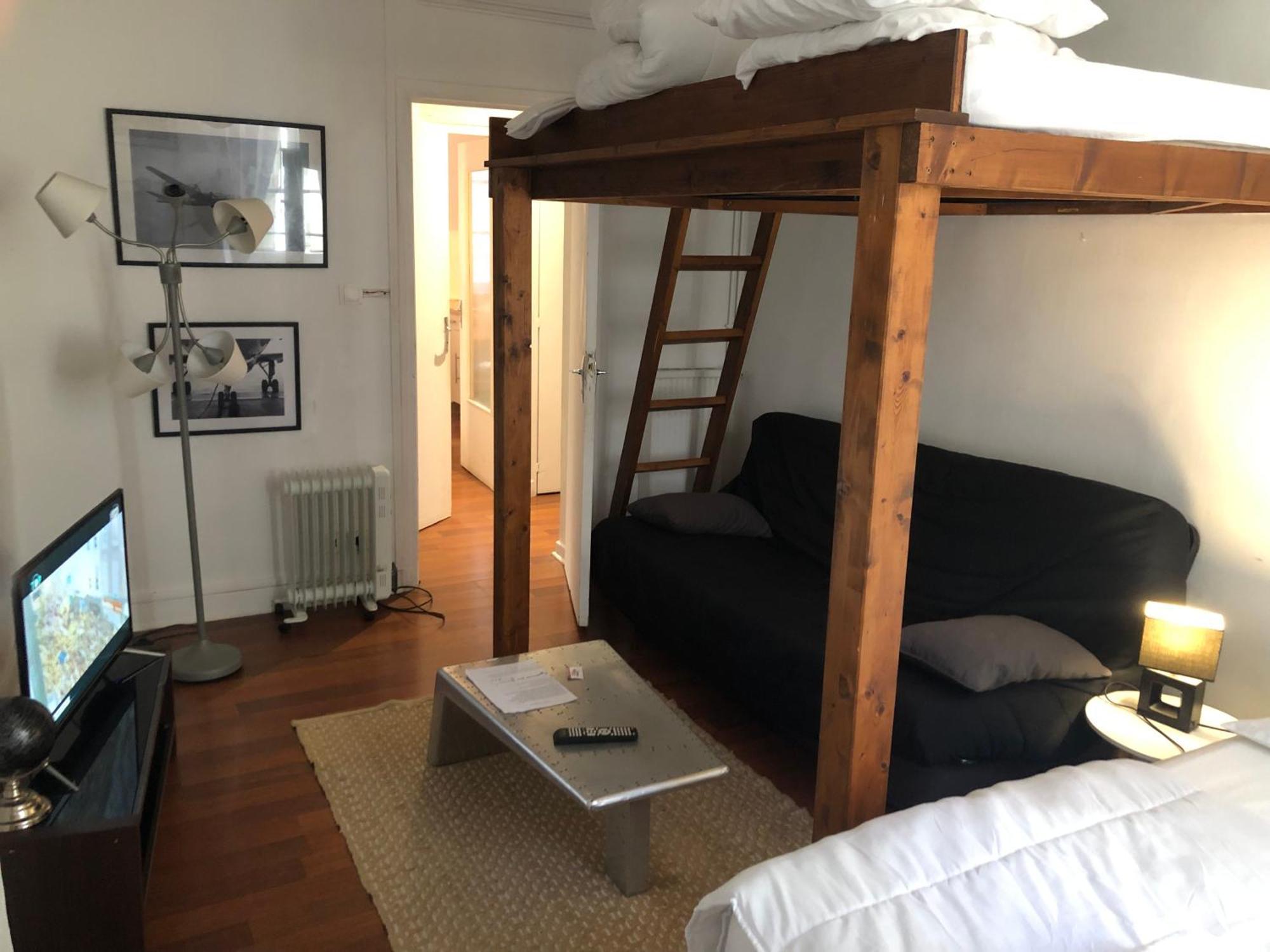 Le Victor Hugo 2 D Et Sa Pizza Offerte Apartment Aurillac Bagian luar foto