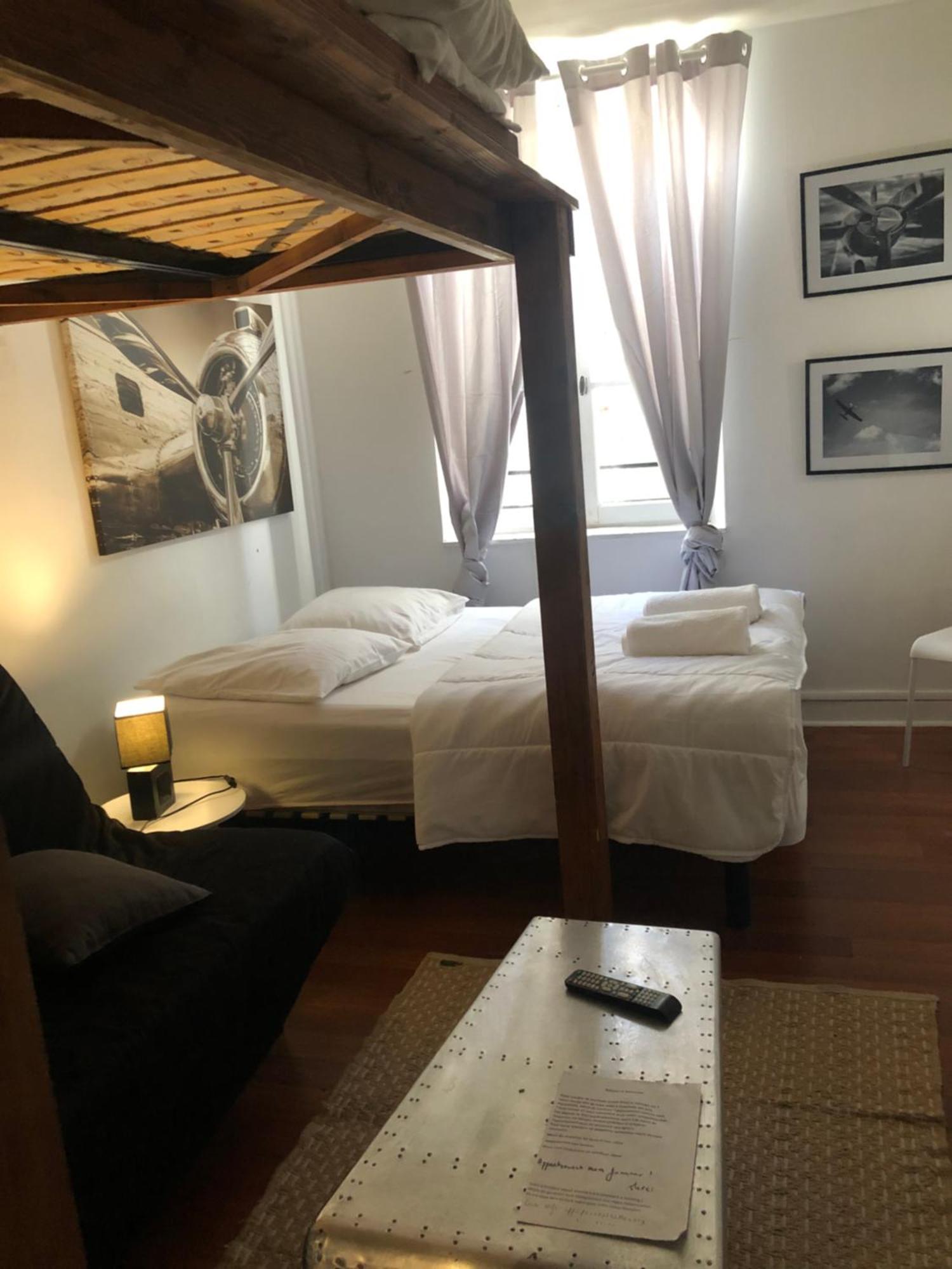 Le Victor Hugo 2 D Et Sa Pizza Offerte Apartment Aurillac Bagian luar foto
